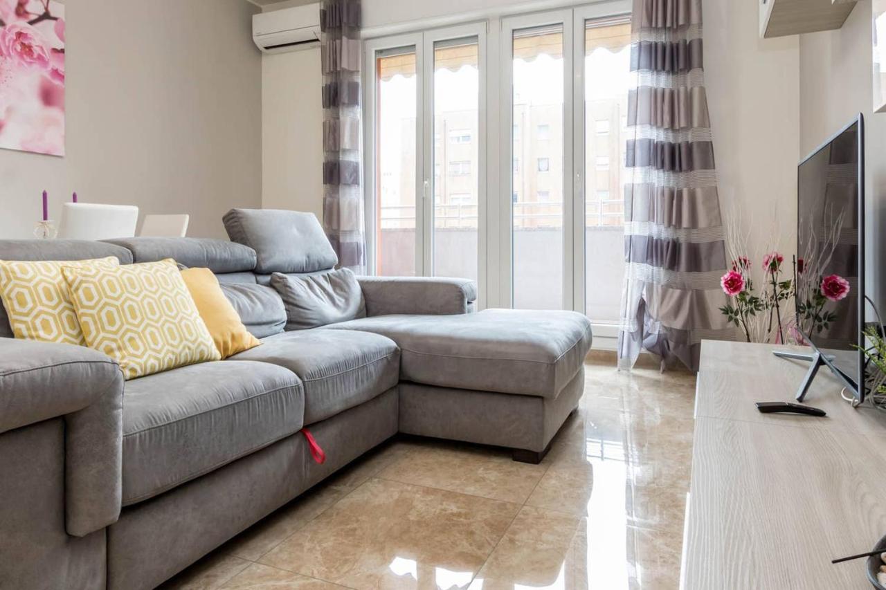 Altido Lovely Apt For 6 Located In Vibrant Gallaratese Милано Екстериор снимка